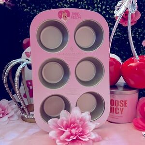 🩷💕Paris Hilton 6cup muffin/cupcake pan